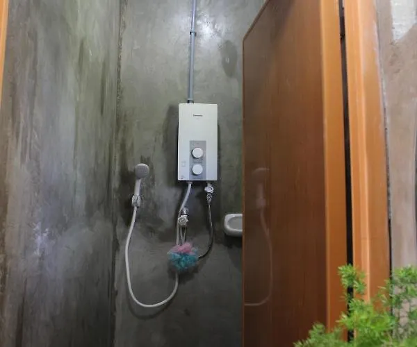 Hangover Hostel Moalboal