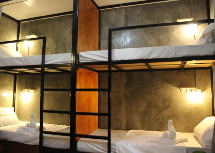 Hangover Hostel Moalboal